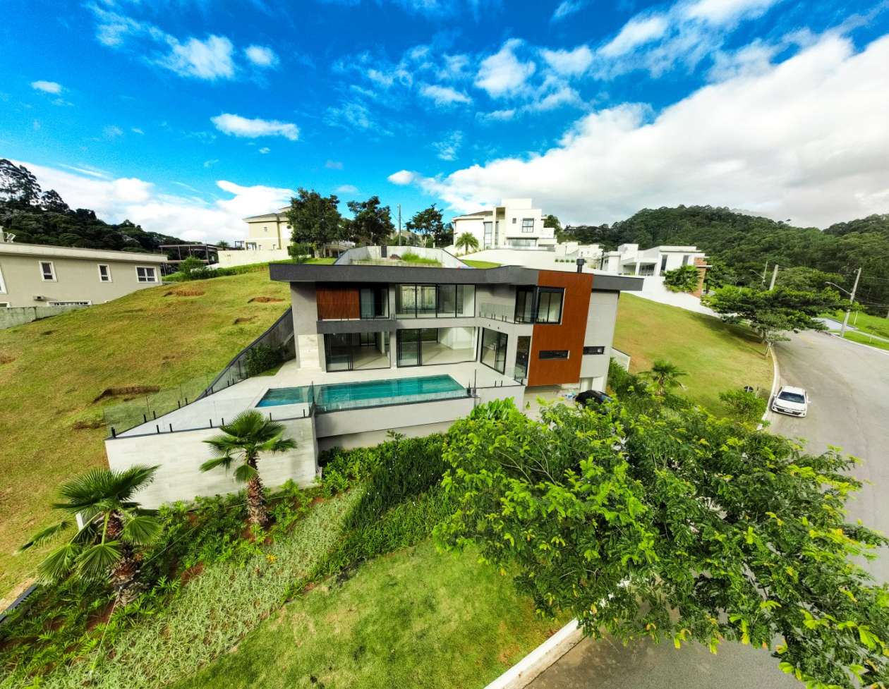 Casa em Condomínio para Venda, Santana de Parnaíba / SP, bairro Residencial Campos do Conde, 4 dormitórios, sendo 4 suítes, 6 vagas de garagem, área total 860,00 m², área construída 650,00 m², terreno 860,00 m²