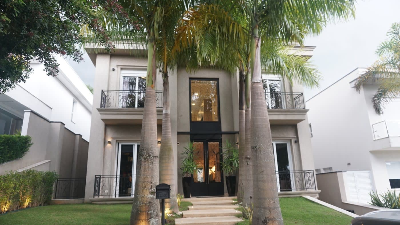 Casa em Condomínio para Venda, Santana de Parnaíba / SP, bairro Alphaville, 5 dormitórios, sendo 6 suítes, 5 vagas de garagem, mobiliado, área total 532,00 m², área construída 577,00 m², terreno 532,00 m²