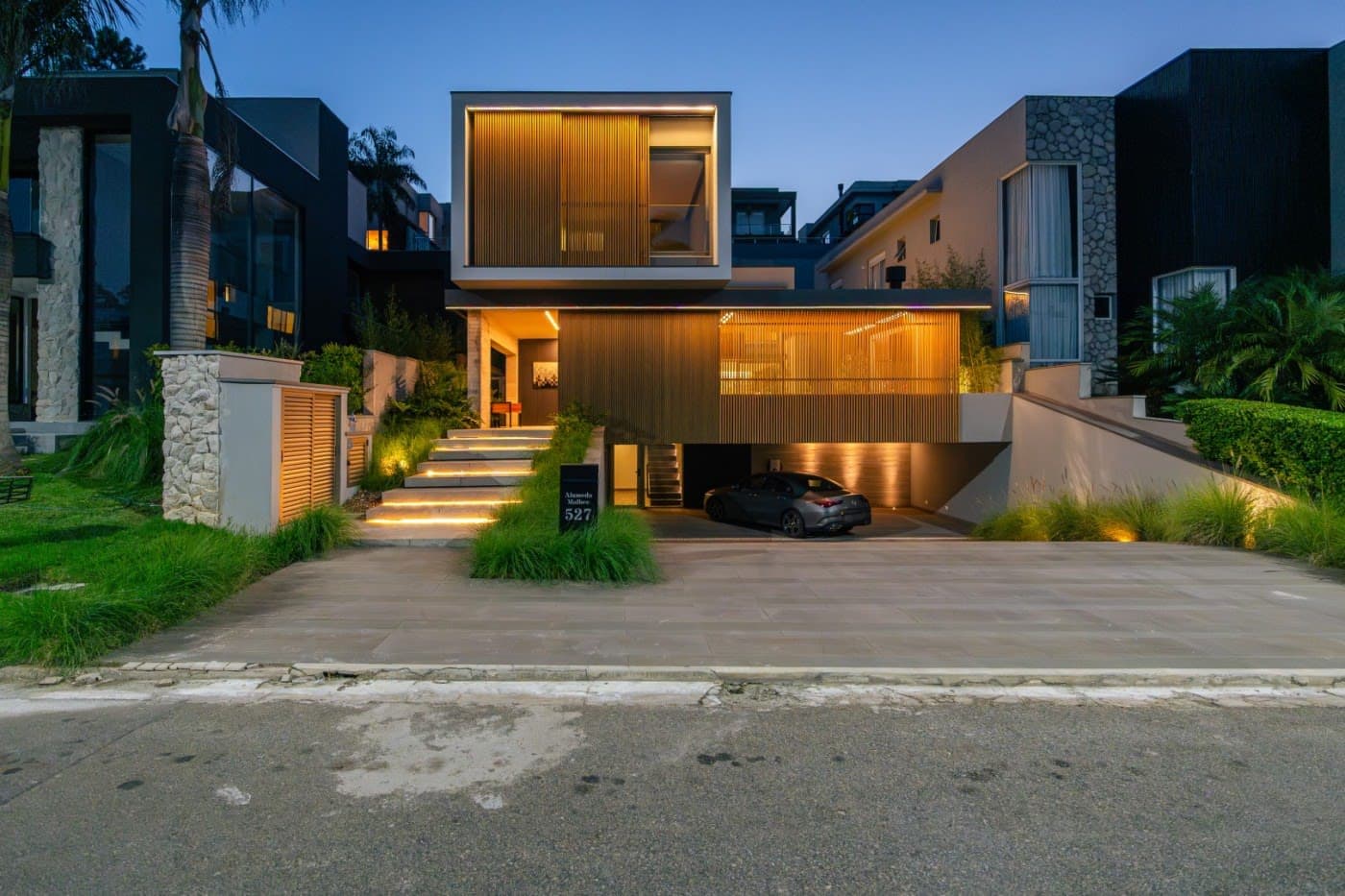Casa em Condomínio para Venda, bairro Alphaville, 4 dormitórios, sendo 4 suítes, 6 banheiros, 4 vagas de garagem, área construída 456,00 m²