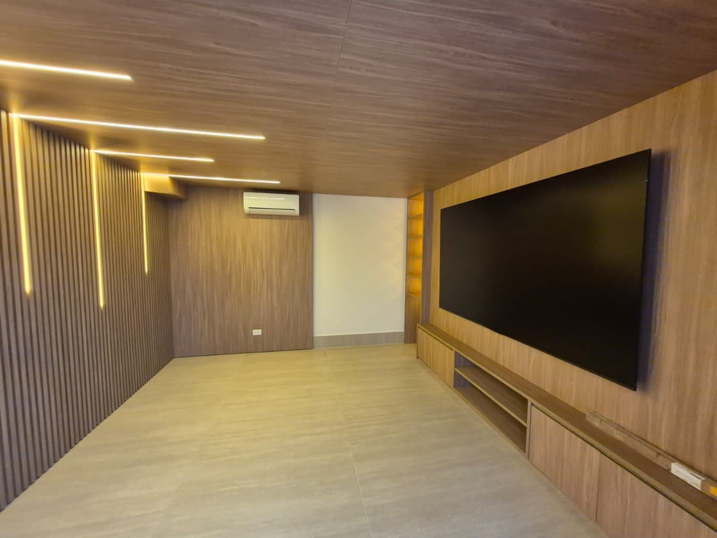 Casa em Condomínio para Venda, Barueri / SP, 5 dormitórios, sendo 5 suítes, 7 banheiros, 6 vagas de garagem, mobiliado, área construída 670,00 m², terreno 840,00 m² - foto 1
