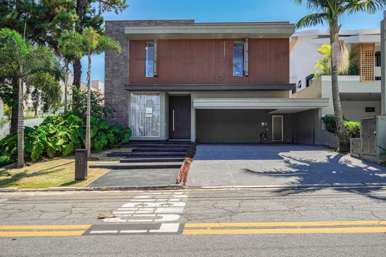 Casa em Condomínio para Venda, sendo 4 suítes, 6 banheiros, mobiliado, área total 560,00 m², área construída 516,00 m², terreno 560,00 m²