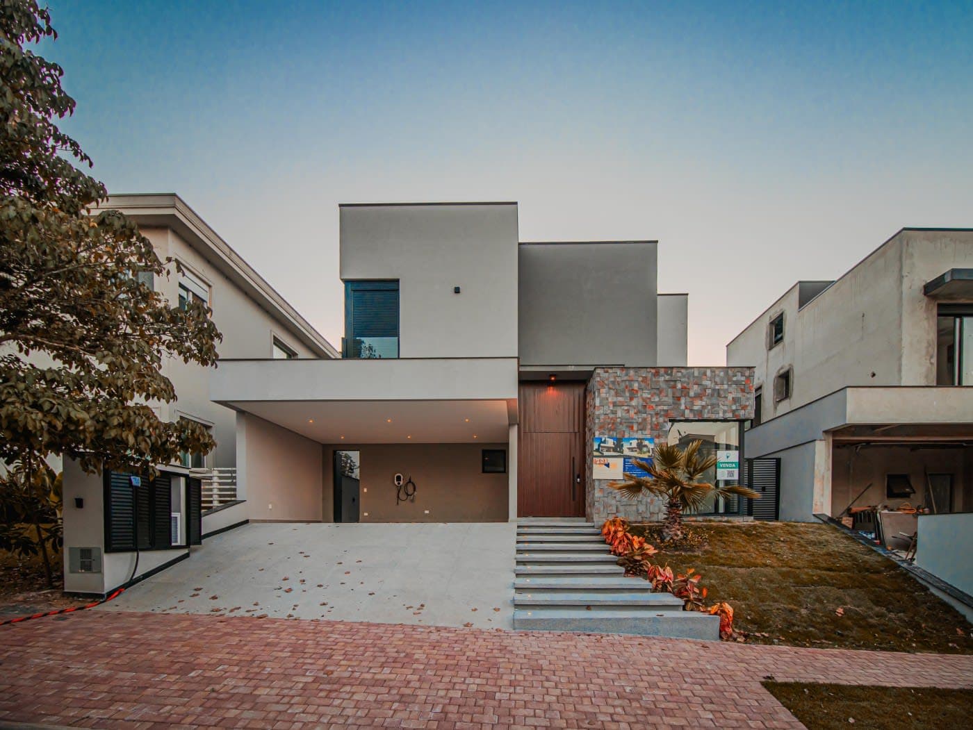 Casa em Condomínio para Venda, 5 dormitórios, sendo 5 suítes, 4 vagas de garagem, área construída 368,90 m², terreno 423,00 m²