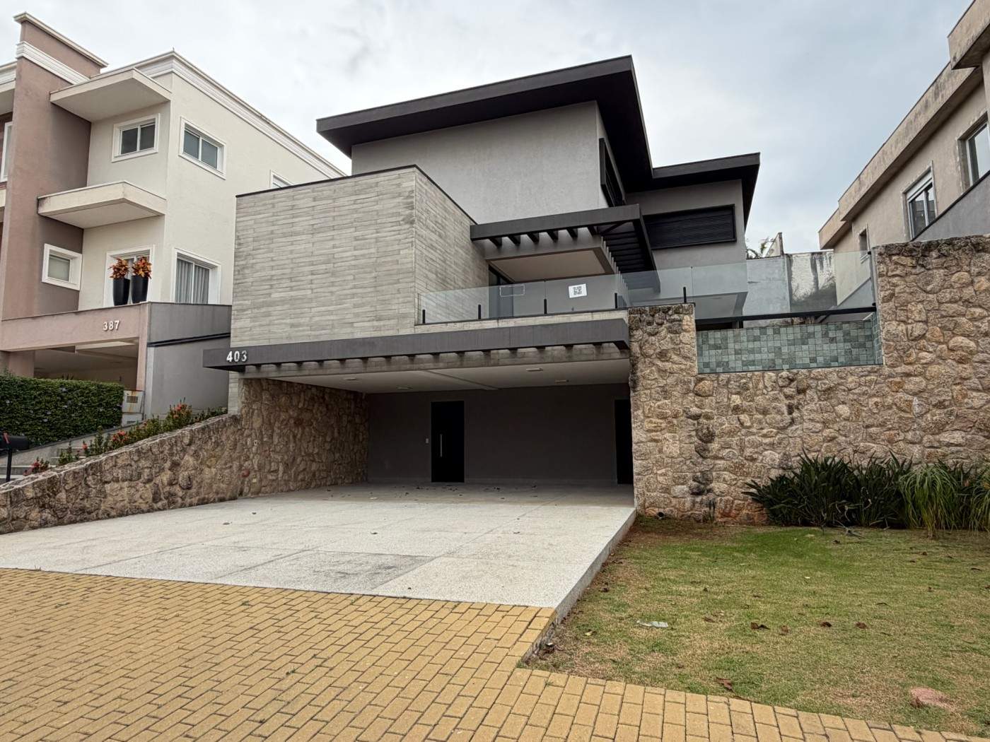 Casa em Condomínio para Venda, 4 dormitórios, sendo 4 suítes, 6 vagas de garagem, área construída 364,00 m², terreno 360,00 m²