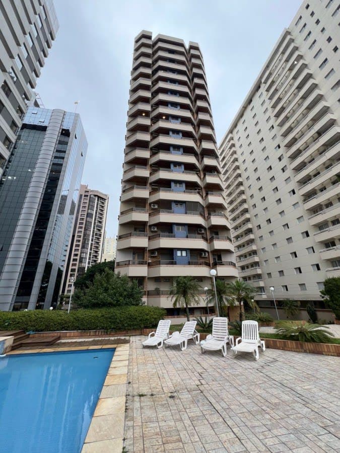 Apartamento para Venda, 4 dormitórios, sendo 2 suítes, 6 vagas de garagem, área total 753,99 m², área útil 421,82 m²
