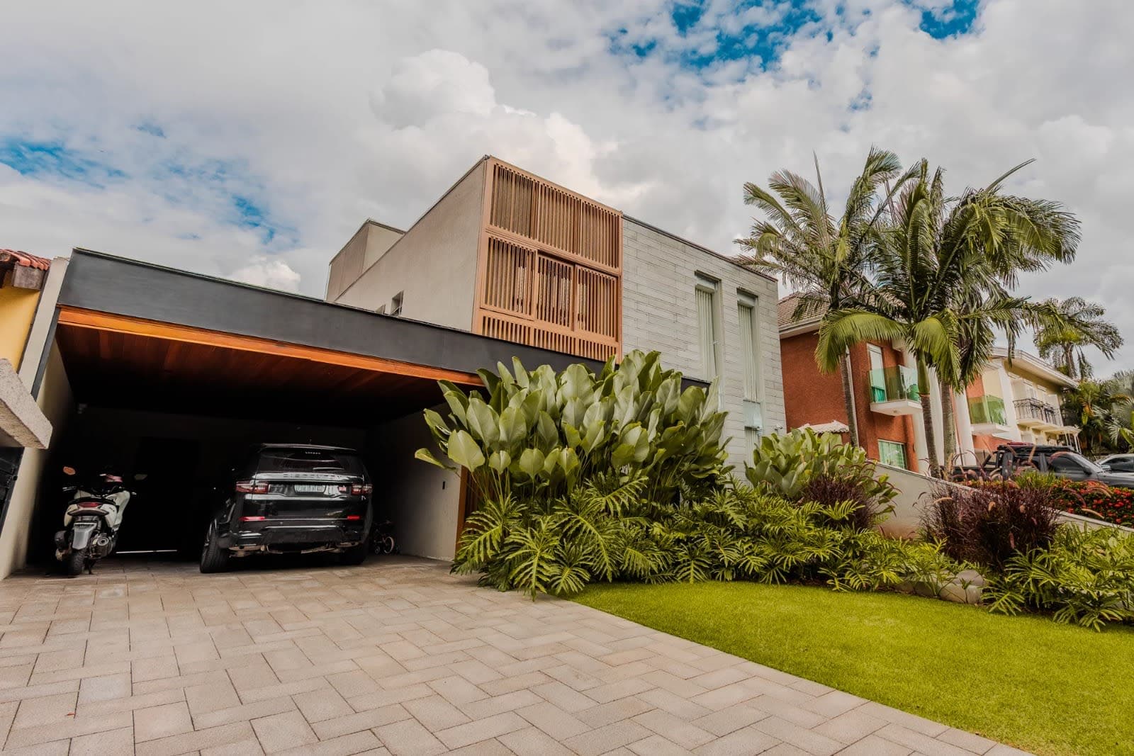 Residência de Alto Padrão no Residencial Zero com 3 Suítes e Área Gourmet